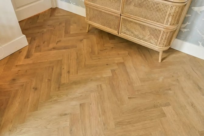 Lamelparket eiken visgraat - Okavango Noestarm Geborsteld Weissgrund