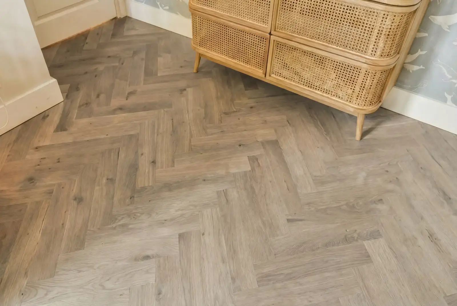 Lamelparket eiken visgraat - Okavango Noestarm Geborsteld Greywash