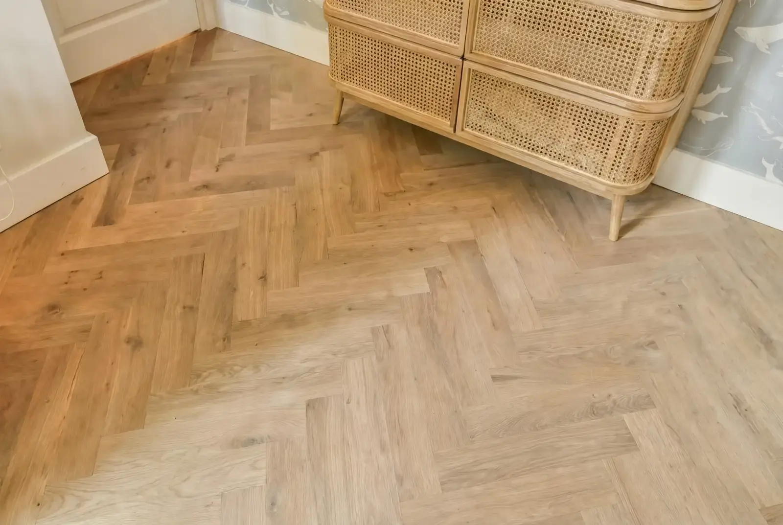 Lamelparket eiken visgraat - Okavango Noestarm Geborsteld Whitewash