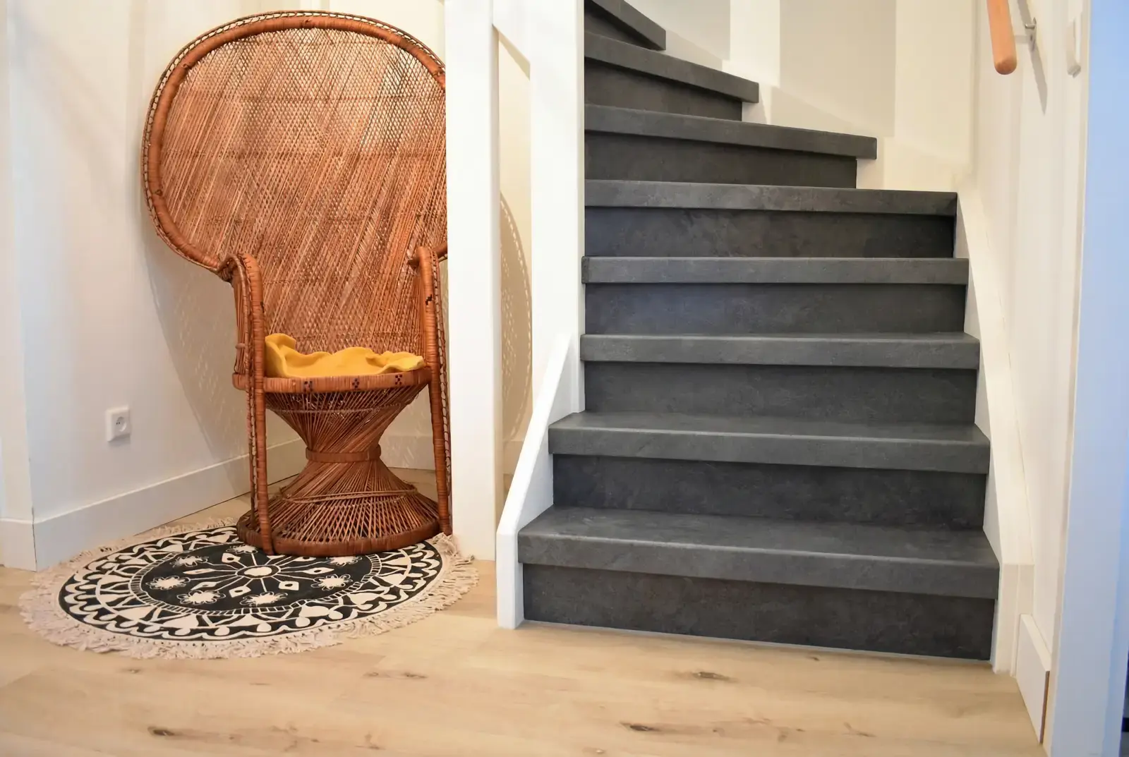 Traprenovatie PVC - Dark Stone Graniet incl. stootbord