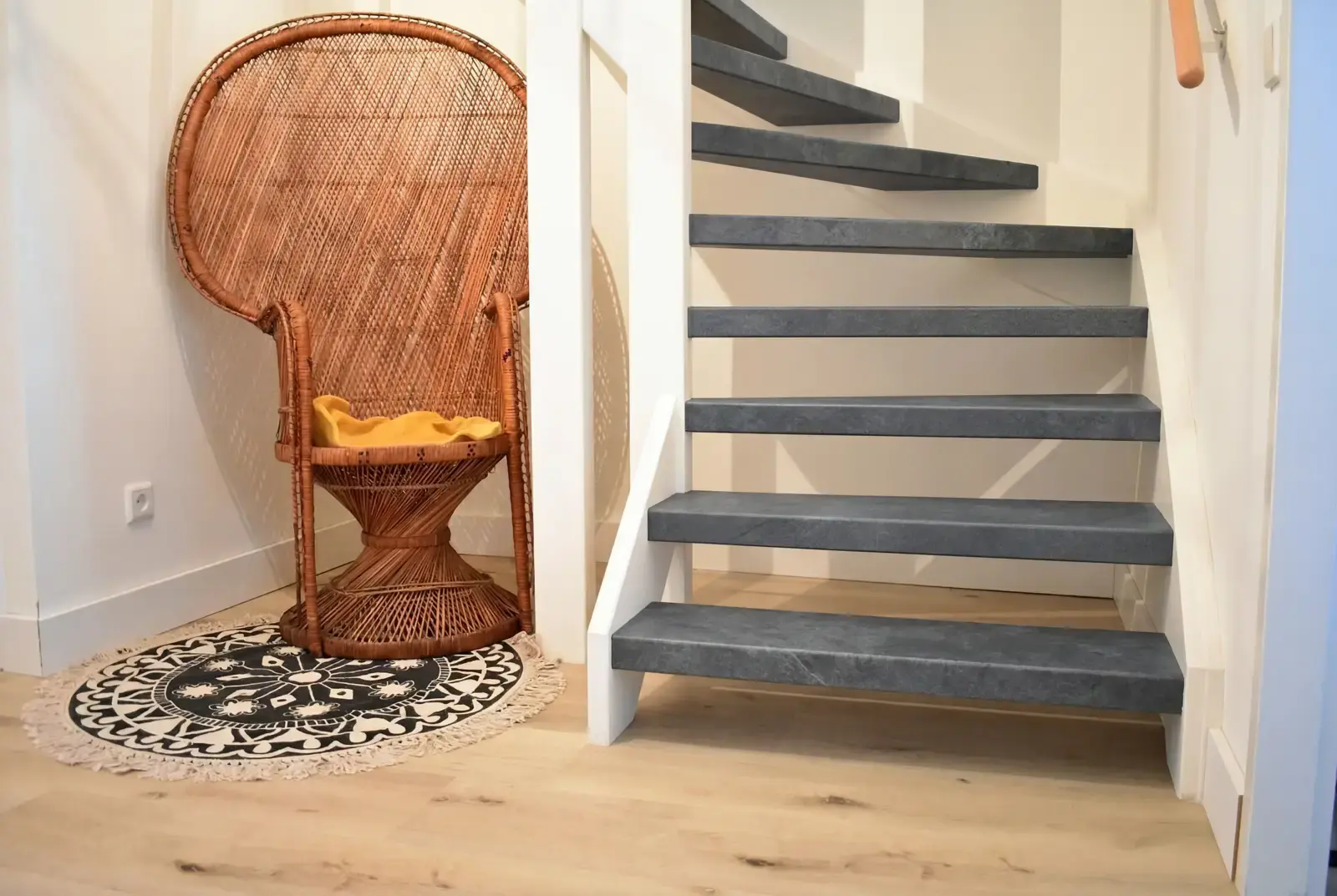 Open Traprenovatie - PVC Dark Stone Graniet